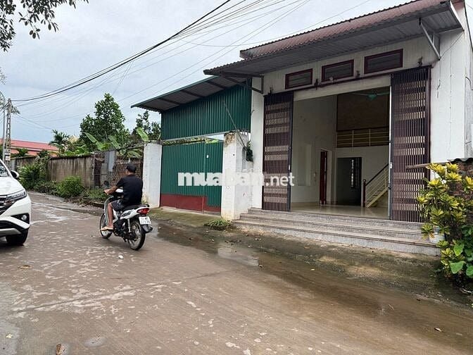 Đất Xương Lâm 130m full tc bám trục xã, 3 oto tránh, tặng nhà mới xây