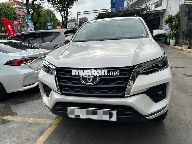 Toyota Fortuner 2.7AT 4X2 2022 Xe hãng bán