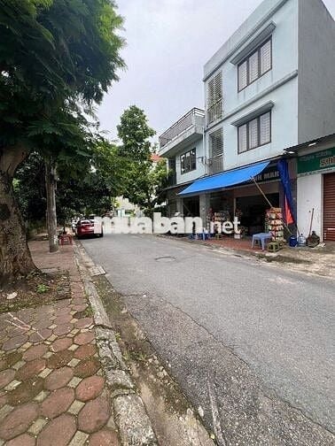 CẦN BÁN NHÀ THẠCH BÀN LONG BIÊN HÀ NỘI.