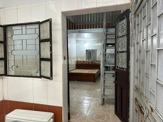 Cho thuê nhà riêng 1 tầng, số 10 ngõ 158 phố Lò Đúc