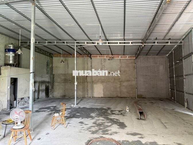 Cho thuê nhà kho 200m2 mặt tiền nhựa 10m thông Phan Văn Hớn,Bà Điểm,HM