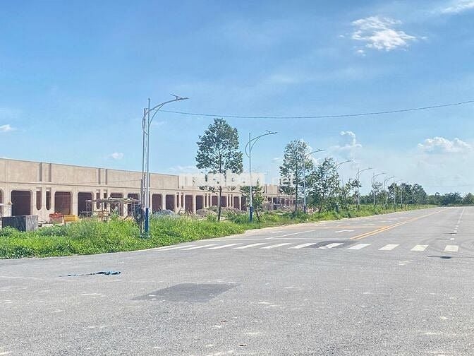 KHÁCH GỞI BÁN CĂN SHOPHOUSE NGAY KHU CÔNG NGHIỆP BÀU BÀNG