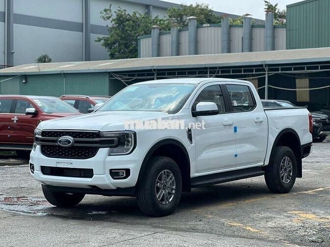 Ford Ranger 2025 đầy đủ phụ kiện và phí lăn bánh