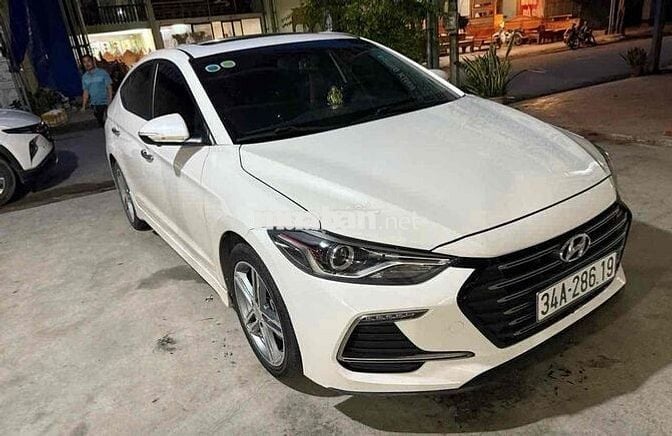 Hyundai Elantra 2019 1.6AT Sport - 40 km