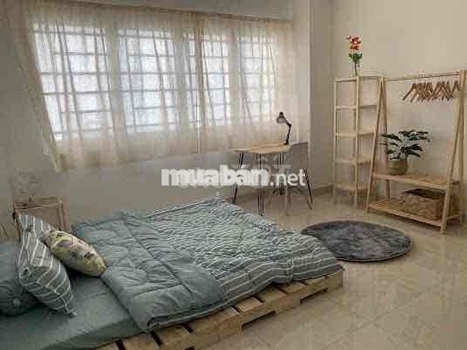 CĂN HỘ Q1_RỘNG RÃI_THOÁNG MÁT_SẠCH SẼ_CỬA SỔ LỚN_ÁNH SÁNG TỐT_