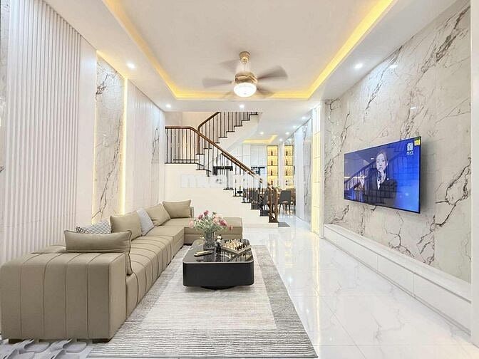 Kinh doanh sầm uất Phố Kim Ngưu - DT 42m Sổ - Giá chỉ 9đ - Ở quá sướng