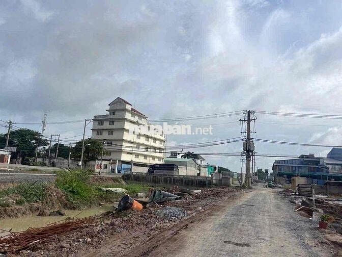Bán đất mặt tiền kênh tiêu ,xã Xuân Thới Đông ,huyện Hóc Môn