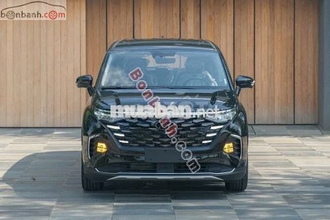 Hyundai Custin Cao Cấp 2.0T 2024