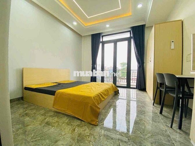 KHAI TRƯƠNG CĂN HỘ CỬA SỔ BAN CÔNG CÓ THANG MÁY NHÀ MỚI SẠCH SẼ
