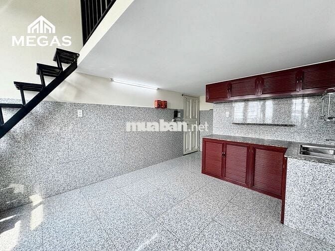 DUPLEX GÁC CAO ĐỨNG ĐƯỢC 8p DI CHUYỂN QUA TRƯỜNG ĐẠI HỌC NTTU