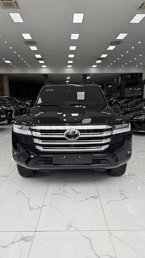 Bán Toyota Land Cruiser LC300 sản xuất 2025, siêu lướt 8000 Km.