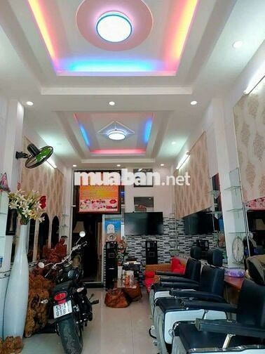 Nhà phố mặt tiền kinh doanh gần khu trung tâm hành chính Dĩ An