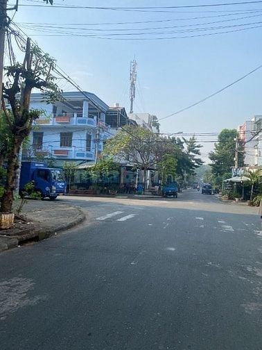 Bán nhà mặt tiền DC11, DT 12mx25m, cấp 4, đang cho thuê 60tr/tháng