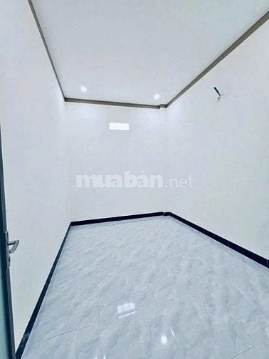 VỠ NỢ Bán gấp đất 2MT Song Hành và TH135, Hóc Môn được 110m2 Sổ Hồng R