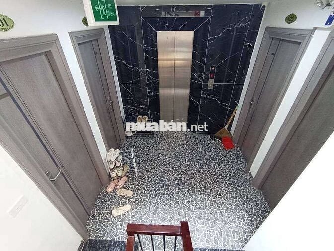 Tòa nhà xây 6 tầng + thang máy cao cấp. Dòng tiền 1tỷ 1 năm