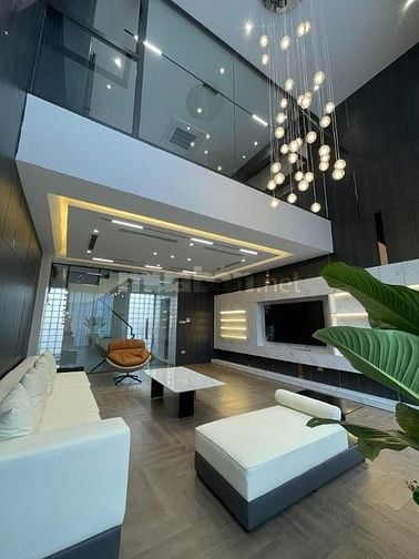 Bán nhà Hoàng Quốc Việt 7 tầng, thang máy, 65m2, ô tô tránh. 26,5 tỷ