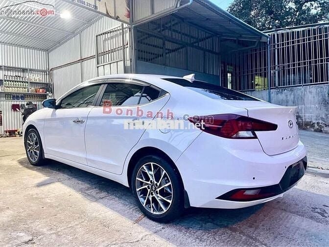 Hyundai Elantra 2.0 AT 2021-Màu trắng