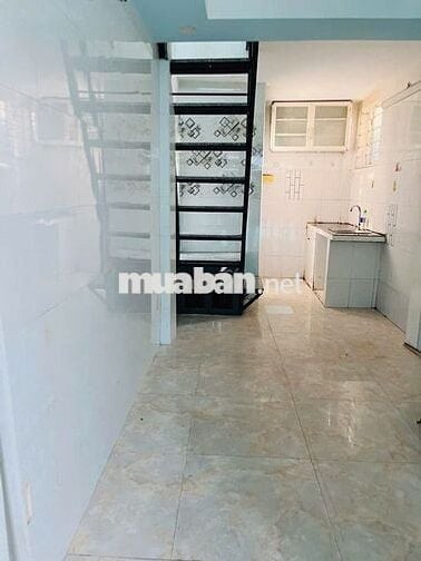 Nhà mới 3 tầng,2 pn,2wc,đường Lạc Long Quân,Tân Bình