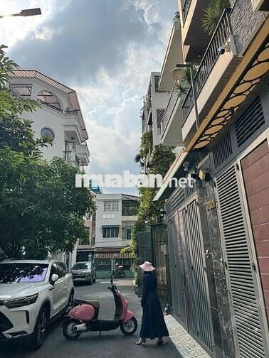 VIP 5 TẦNG THANG MÁY. HXH QUAY ĐẦU. SÁT MT QUANG TRUNG. SHR NỞ HẬU