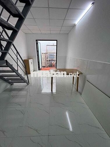 CHO THUÊ - NHÀ 2PN 2WC - ĐẦY ĐỦ NỘI THẤT - GẦN NGÃ 4 HÀNG XANH - 9TRXX