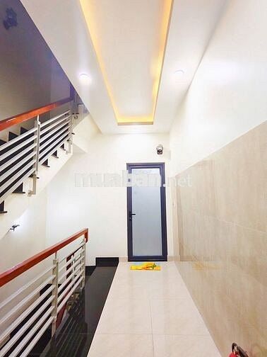 Phòng trọ đẹp mới xây, giá *** Quận 3, 28m2