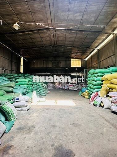 Cho thuê kho xưởng 2.160m² có VP, điện 3 pha, xe container, Bình Chánh