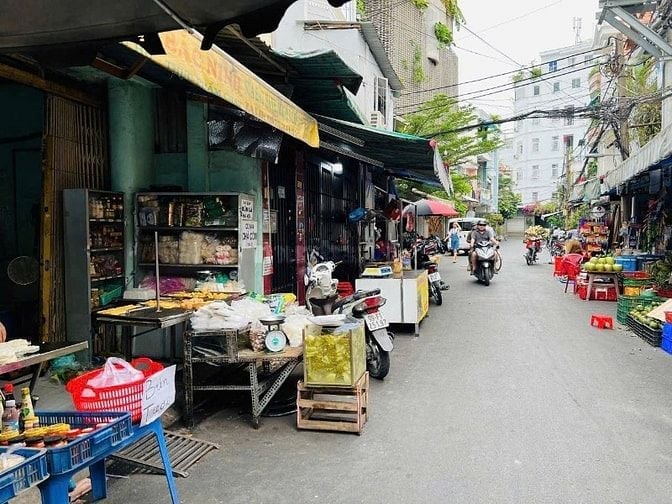 Bán nhà mặt tiền  chợ Hoàng Hoa Thám phường 13 quận Tân Bình. 