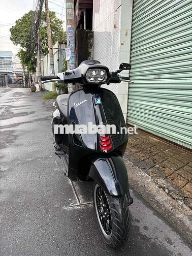 VESPA SPRINT 125 ABS ĐEN BÓNG NHANH LẸ