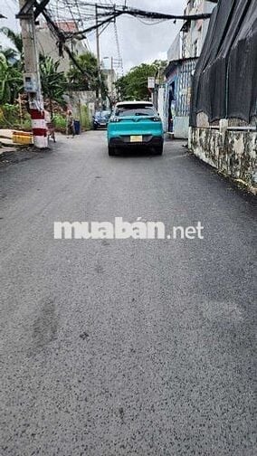 Cho thuê nhà sân đậu oto.đường xe tải. gần cầu vượt gò dưa.Chỉ 8tr