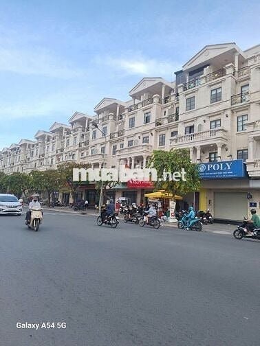 Nhà diện tích 5x20m 1 trệt 4 lầu, mặt tiền Nguyễn Văn Lượng