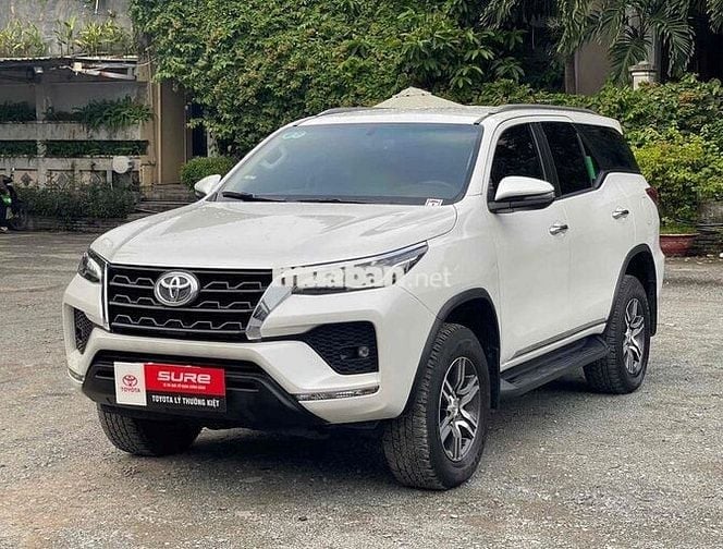 Toyota Fortuner 2022 máy dầu, 1 cầu, std, giá tl