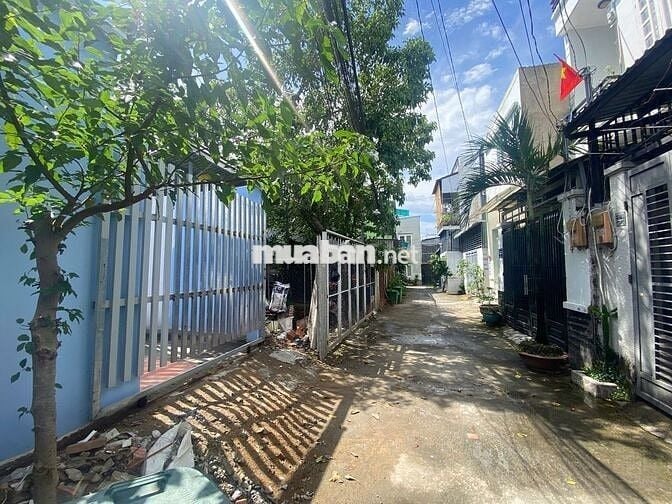 Bán nhà 1 trệt 1 lầu ngay đường 38 Hiệp Bình Chánh. DT 83,8m2, SHR.