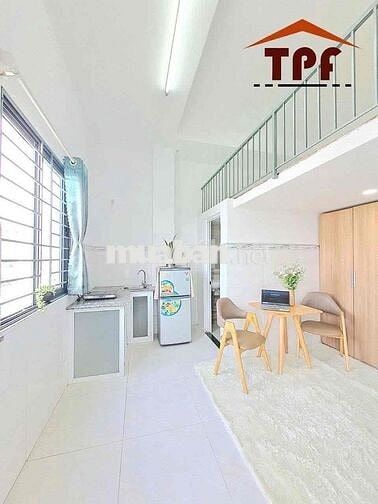 CHDV có gác THOÁNG MÁT có MÁY LẠNH, TỦ LẠNH, TỦ ÁO, NƯỚC NÓNG, BÀN GHẾ