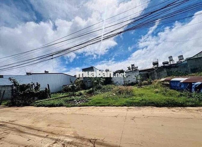 BÁN 3 LÔ LK HẺM 246 YMOAN. 184 ĐỒNG KHỞI-BMT. GIÁ: 2,8 TỶ