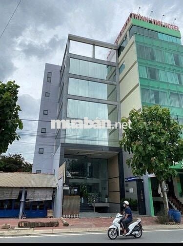 Tòa nhà mặt tiền đường Hùng Vương, Phường 9 Q5 Gần Nguyễn Tri Phương