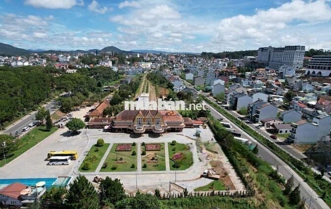 Cho thuê nhà nguyên căn mặt tiền đường lớn trung tâm Tp Đà Lạt