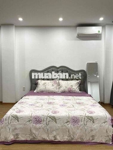 Trống sẵn căn hộ rộng rãi siêu thoáng mát, ban công.