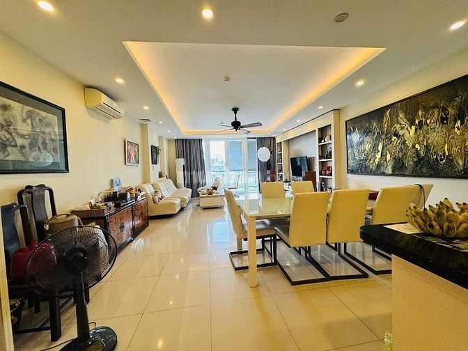 Mặt phố viu trọn Hồ Hoàng Cầu, 9 tầng nguy nga lộng lẫy,an thịnh vượng