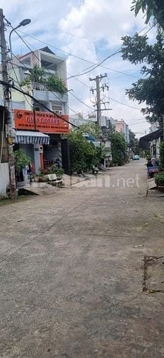 mặt tiền hẻm 8m xe tải đậu cửa thông ra kênh tham lương ra thống nhất.