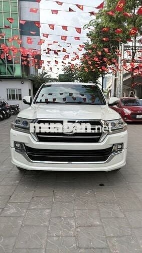 Toyota Land Cruiser 5.7 nhập Mỹ, sản xuất 2016.