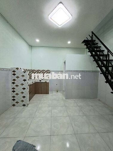 Nhà cho thue nguyên căn 4 triệu.bình hưng
Gần bến xe q8
Dt 4 ×5m i