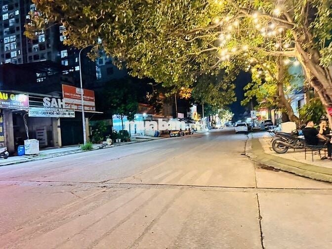 NHÀ 5 TẦNG 25 PHÒNG – TRUNG TÂM DĨ AN – 255M² – GIÁ 18 TỶ