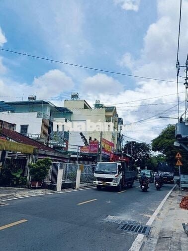 Nhà gần trường cấp 1,2,3, uỷ ban , trạm y tế , thuận tiện kinh doanh