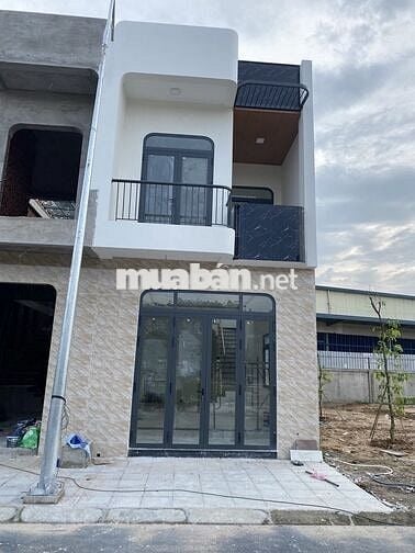 Cần tiền nên bán gấp căn nhà mới xây xong.Trả trước 400tr nhận nhà