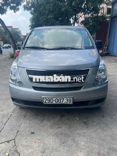 Hyundai Grand Starex 2010 Van 2.5 MT - 15000 km