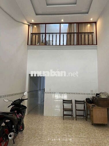 NHÀ ĐẸP 3PH NGỦ  MẶT TIỀN HẺM THÔNG GẦN CHỢ VÀ TRƯỜNG HỌC, VLA