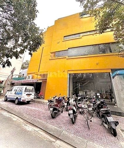 Bán nhà Trệt 3 lầu sân thượng, 8PN, DT 560m² gần Quận 1, giá 200 tỷ