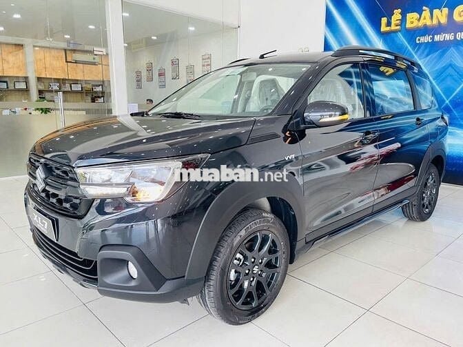 Suzuki XL 7 2025 màu đen giao ngay chỉ 190 triệu