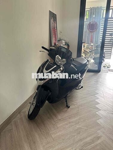 Xe nhà đang đi lead 2021