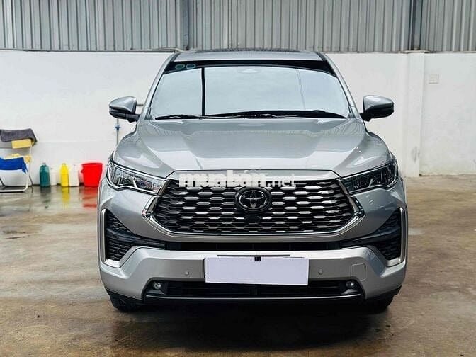 Toyota Innova Cross 2023 HEV - 8700 km